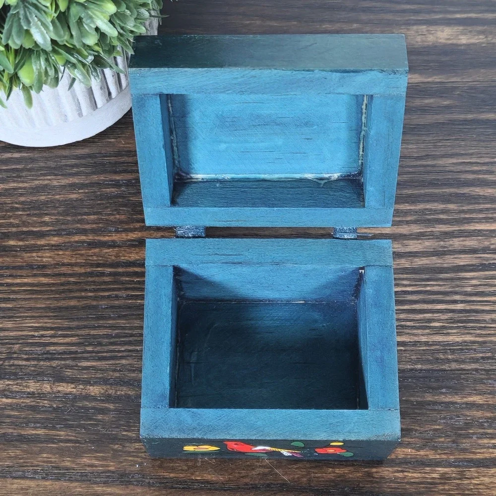VTG La Palma El Salvador Wooden Trinket Box Hand Painted Bird Floral Design